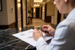 Comment se déroule une blépharoplastie ? Anesthésie, incisions, durée et sortie le jour même