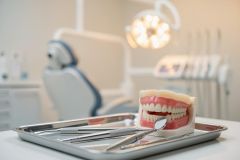 Comment choisir une clinique de blanchiment dentaire en Turquie ? Dentiste, autorisation, hygiène, produits et avis
