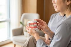 Facettes sans préparation, minimal-prep ou traditionnelles : faut-il tailler les dents ?
